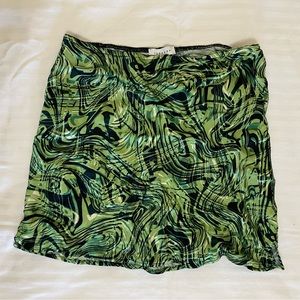 Women’s Topshop Silk Mini Skirt. Size Medium, Green and Black Colors